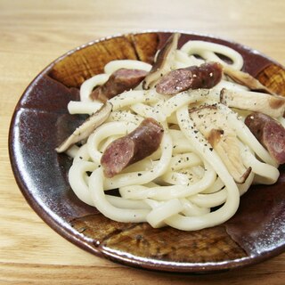 ウインナーとしいたけで焼きうどん